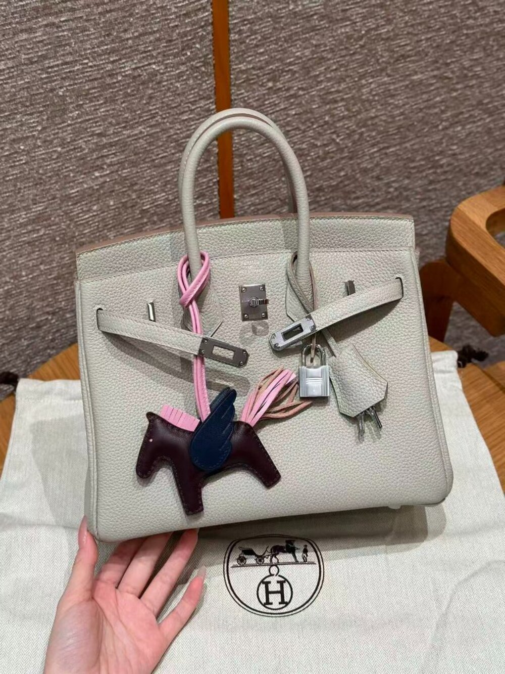 Classic Hermes Bag: A Stylish and Versatile Choice for Elegance